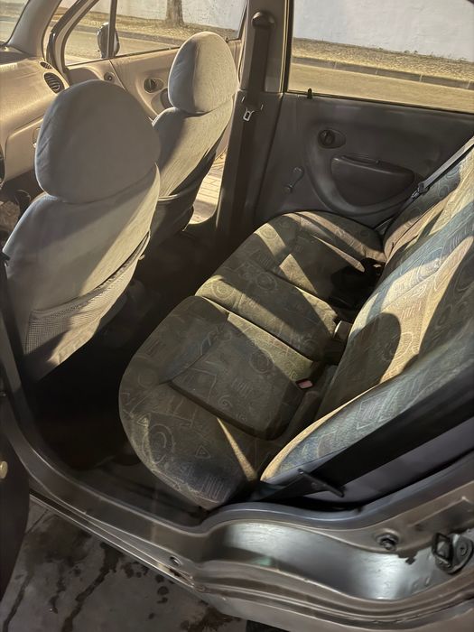 Carro daewoo cinzento