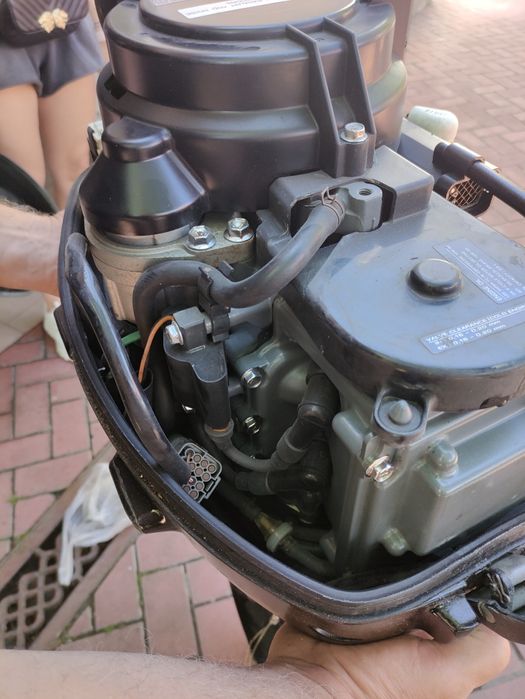 продам легкий  лодочный мотор сузуки 9.9 лс. 4т, со стартером.