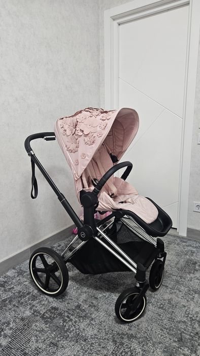 Продам коляску  Cybex Priam 3 в 1 Simply Flowers Pink