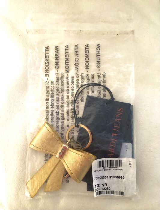 Новий жіночий брелок від італійського будинку моди TRUSSARDI JEANS