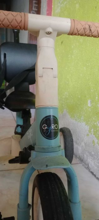 Bicicleta Triciclo marca Gyro para crianças de 2 a 5 anos