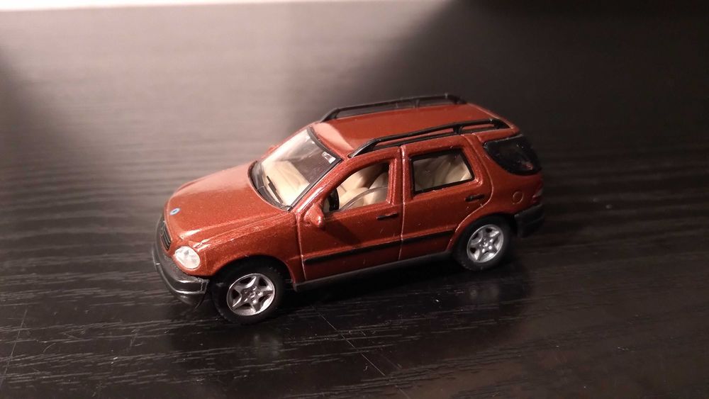 Mercedes-Benz ML370 Hongwell 1:72