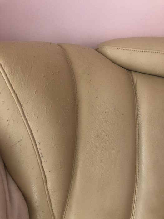 Диван кожаный покраска химчистка реставрация.