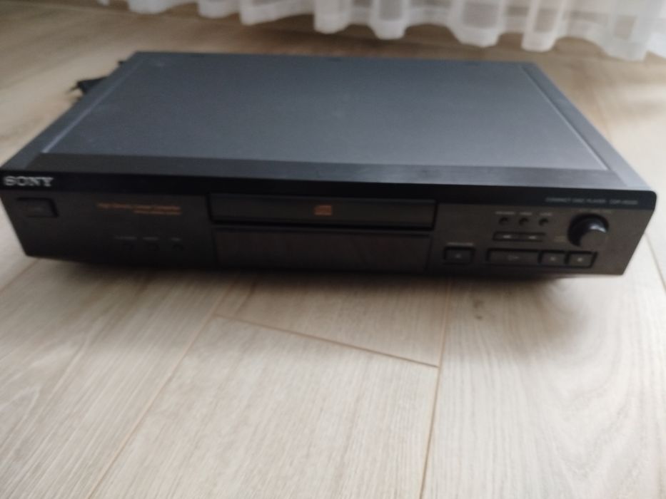 Sony  compat disc CDP -XE 220