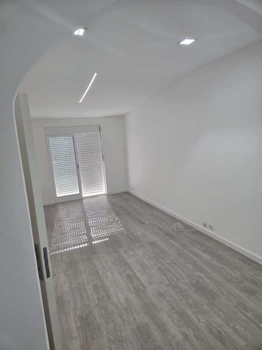 Arrendo apartamento T3 no Feijo