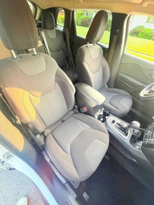 Jeep Cherokee      2016