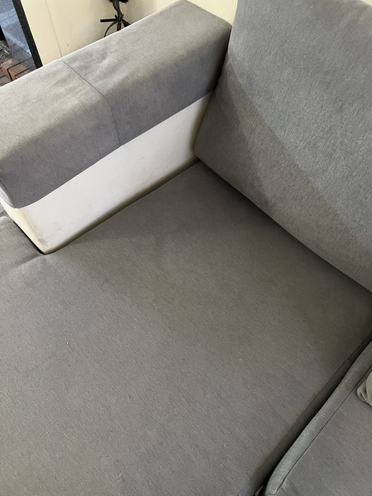 Sofa cinza e branco