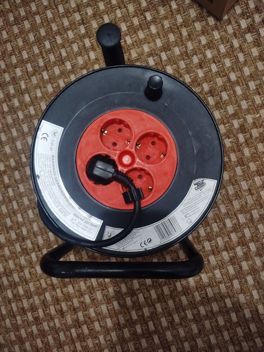 Extensão elétrica com enrolador (25m)