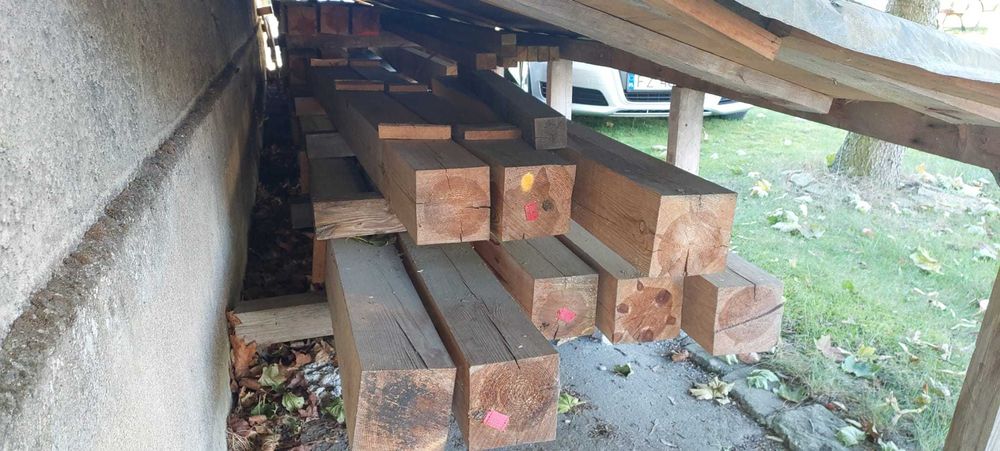 Drewno konstrukcyjne (słupy, krokwie)