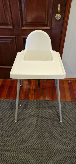 Cadeira de Refeição Ikea com Tabuleiro e cintas de segurança