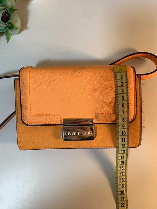 Яскрава сумка через плече River Island