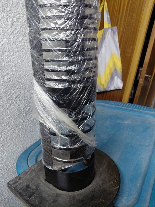 Porta cd,alto ,dá para muitos