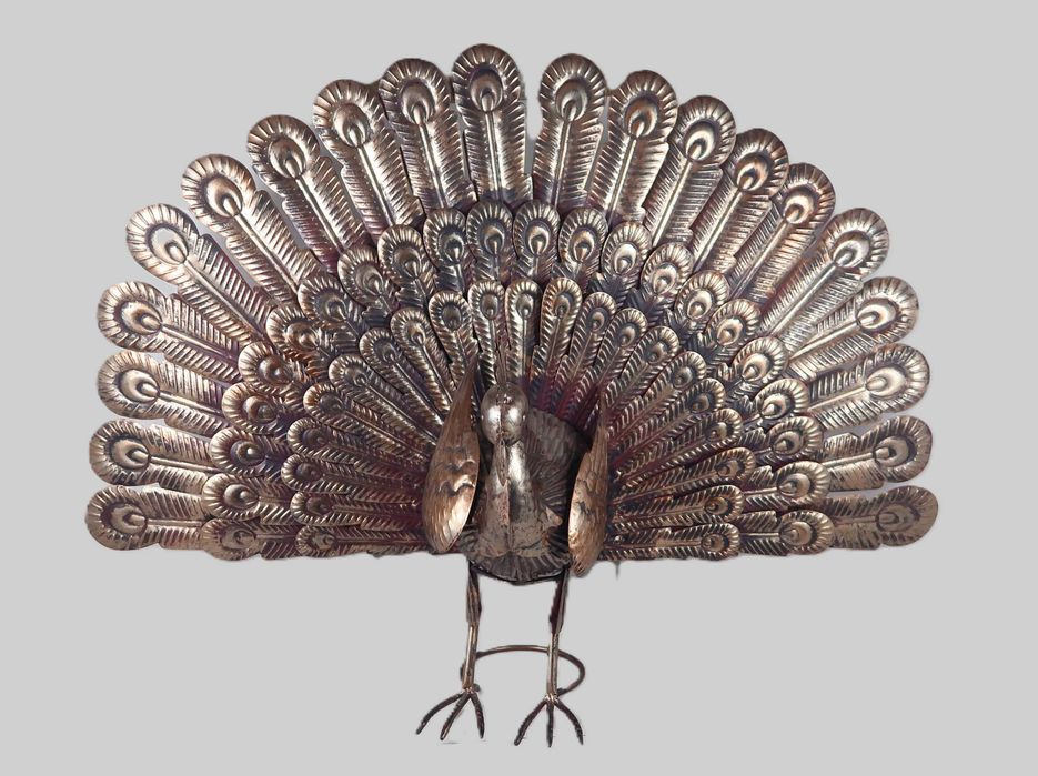 Grande pavão artesanal em chapa de cobre martelada