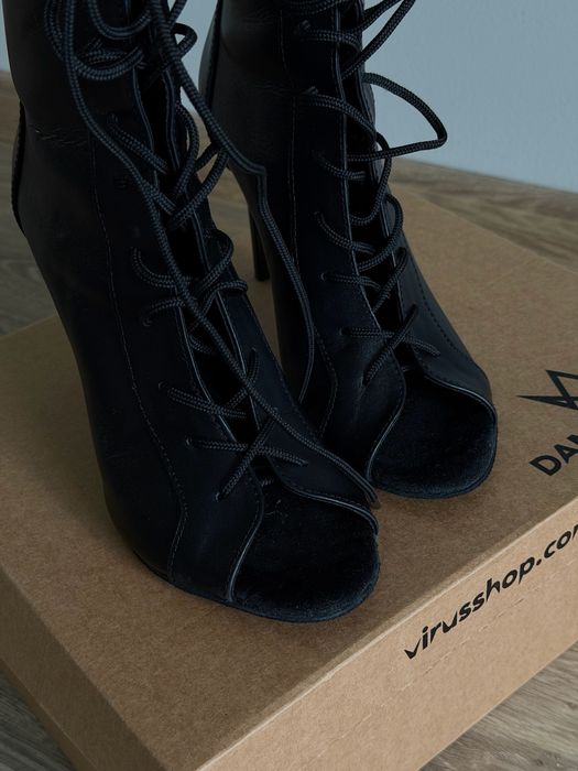 Туфлі для танців Heels