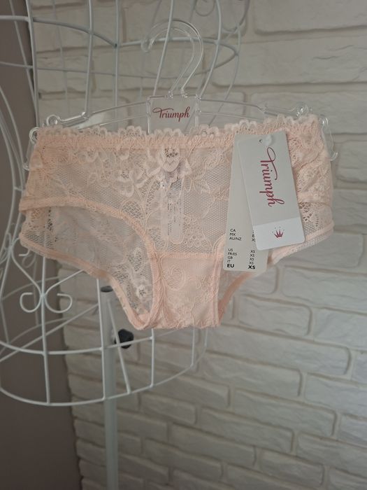 Nowe majtki koronkowe triumph xs