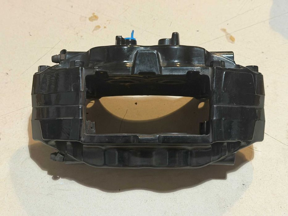 Zaciski przednie Subaru Brembo z Legacy Tuned by STi Impreza Forester