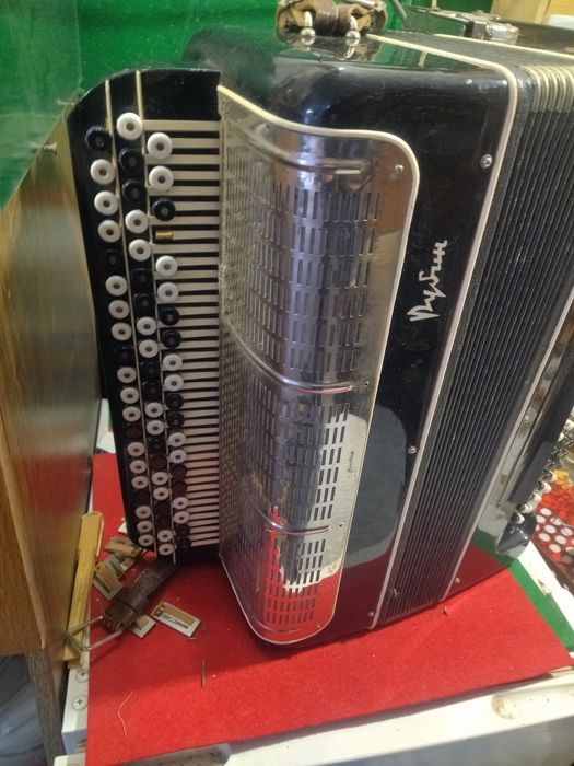 Продам баяни  різні тюнер сейко