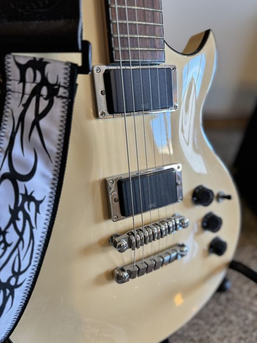 Guitarra Ibanez ART120 + Amplificador Fender