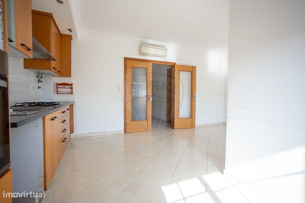 Apartamento T2 para venda — Samora Correia, Santarém