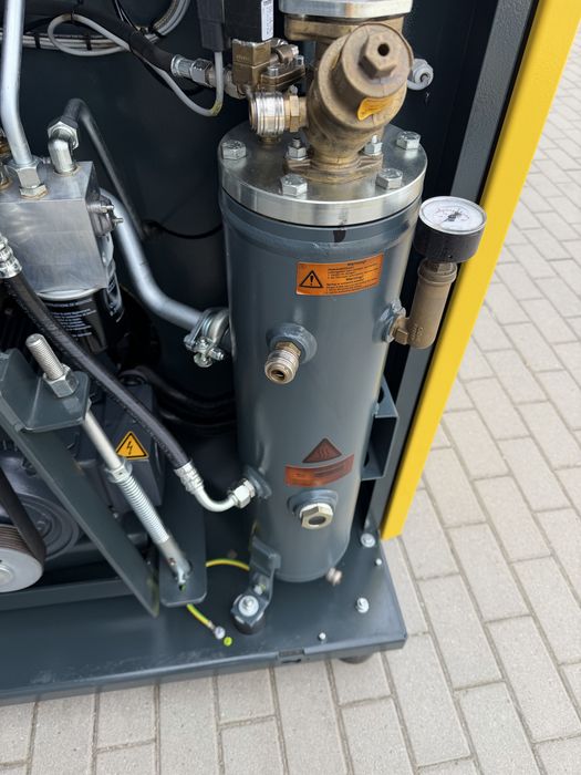 Kompresor śrubowy Kaeser SK 22T 11KW 2000L/min + osuszac powietrza