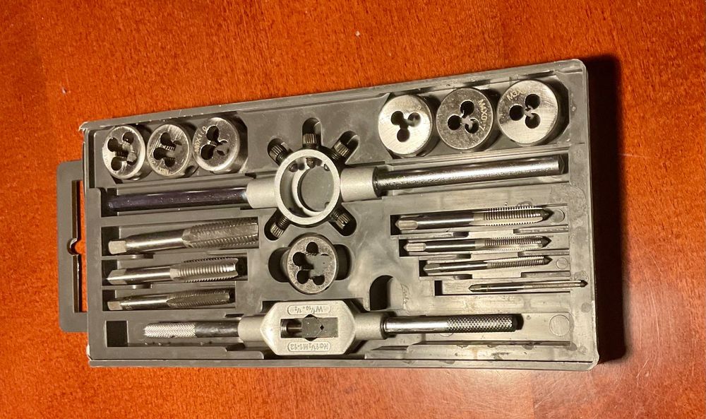 Zestaw porządny narzynki i gwintowniki nowe