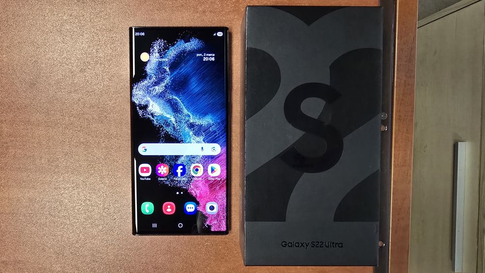 Samsung Galaxy S22 Ultra 5G Dual Sim 128GB/8GB RAM czarny, stan bdb