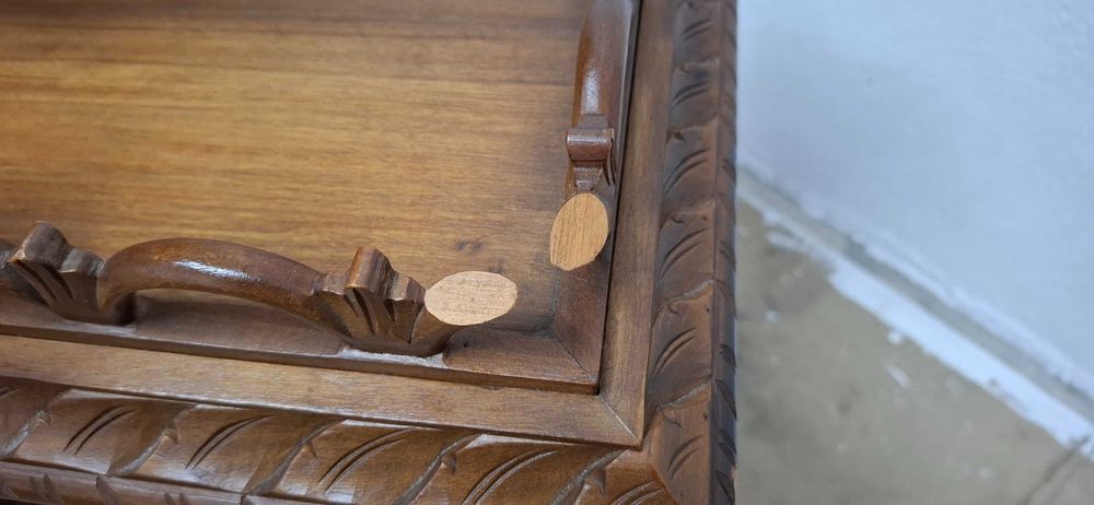 Móvel antigo para bar com suporte de garrafas