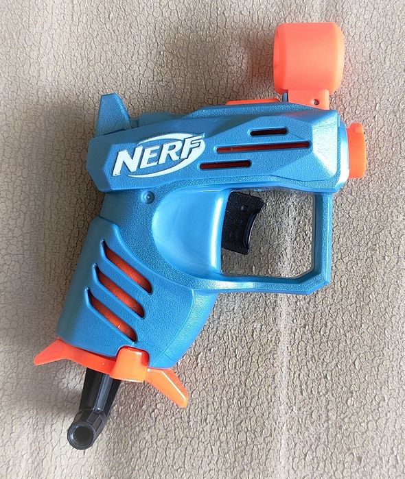 Бластер пистолет помповий Nerf