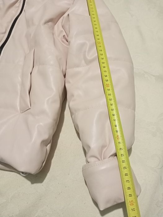 Продам куртку для девочки.