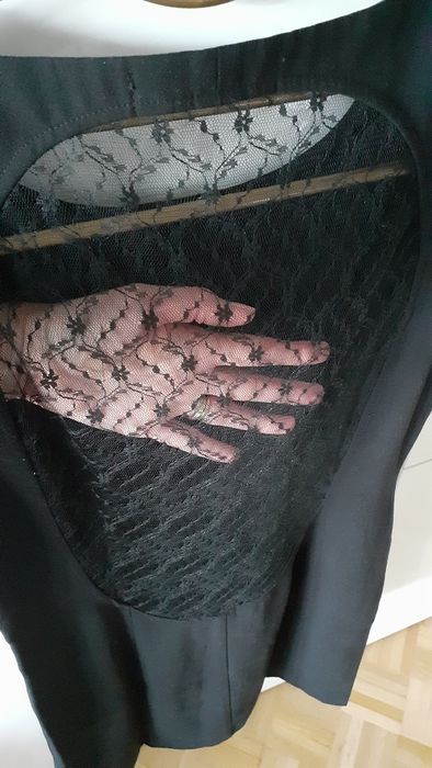 Elegancka czarna sukienka