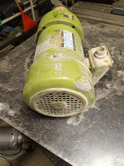 MR2 motoreduktor 0.66kw 220/380v przełożenie 1:5  koło pasowe 80 wał28