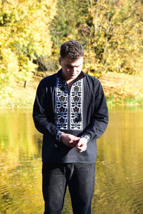 Борщівська чоловіча вишиванка з білою вишивкою