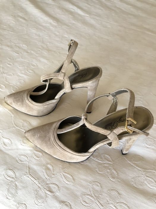 Sapatos em pele camurça