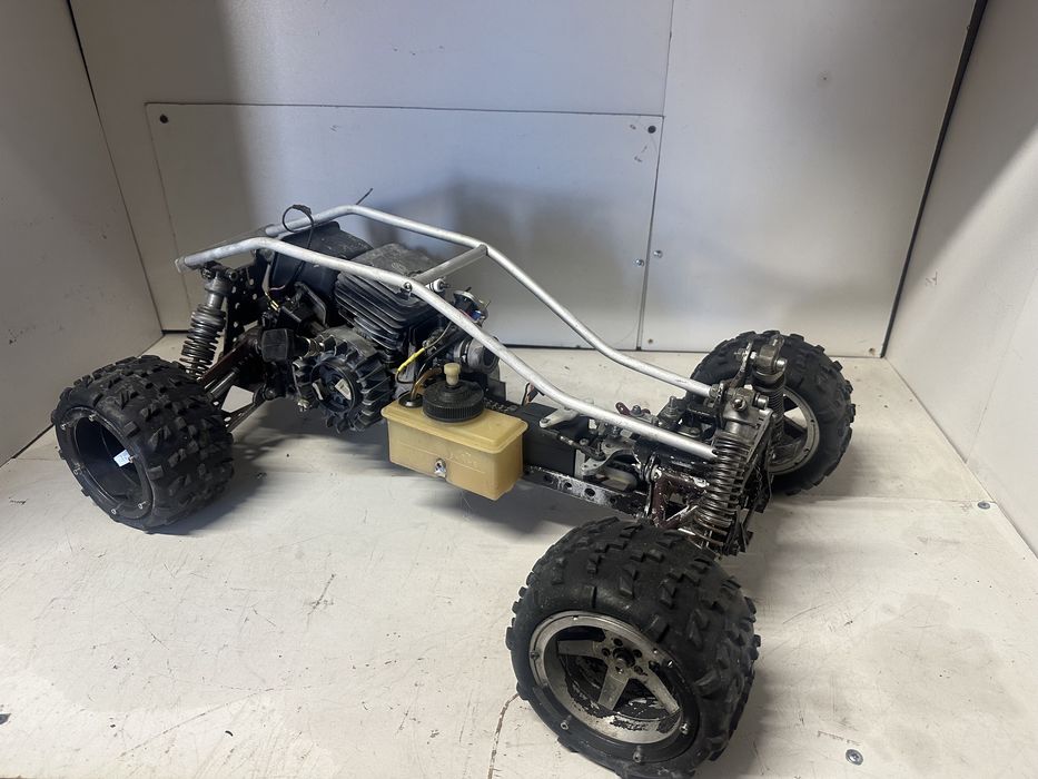 Машинка Rc 1/6 ( на пульті керування  )двс , багги 4х4 traxxes