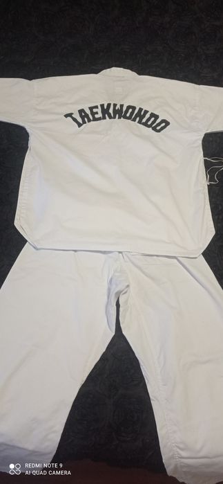 Fato taekwondo como novo