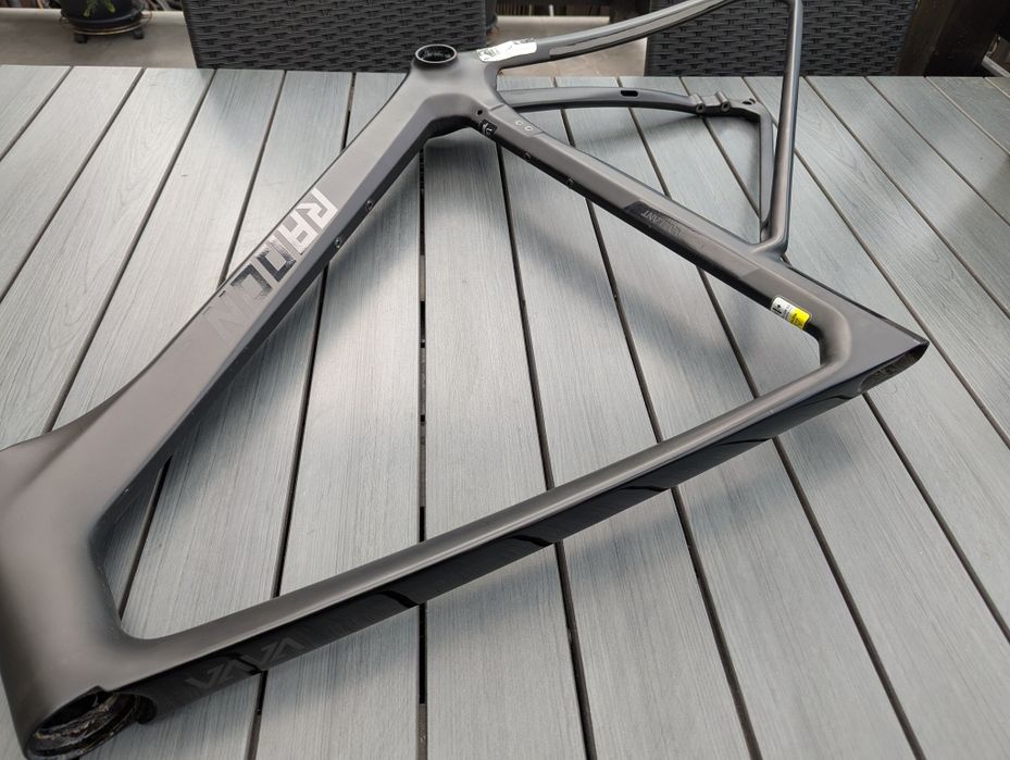 Carbon Rama Radon Vaillant 9.0 | Rozmiar XL | Di2 | 1133g | czarna - mat / połysk