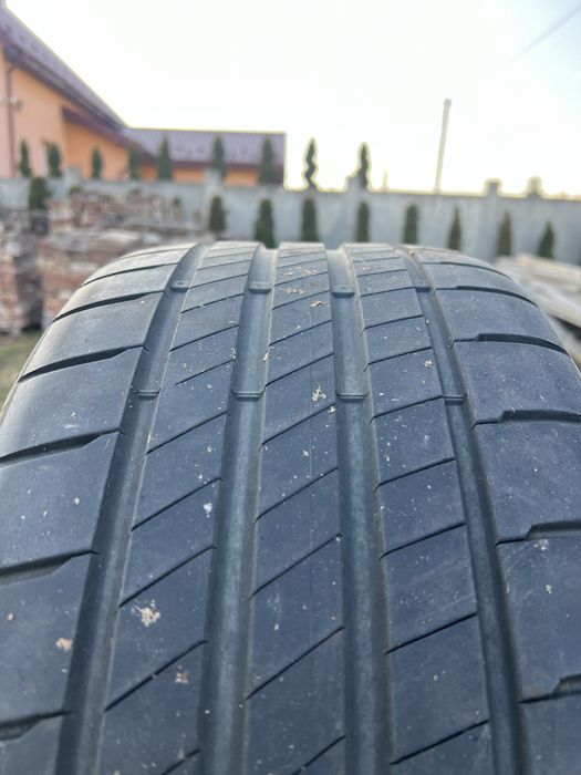 Авто шини 235/35/R19