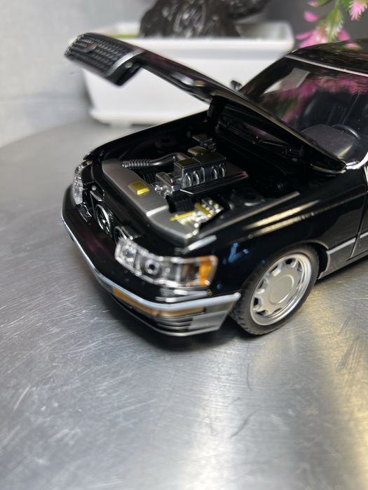 Модель 1:24 у стилі Lexus LS400