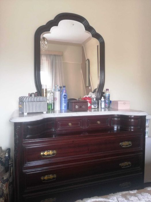 Conjunto cômoda e cama de casas