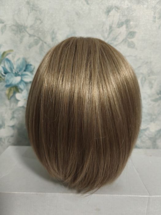 Продаю парики каре