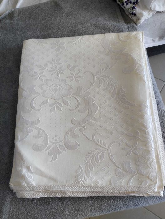 toalha de mesa bordada