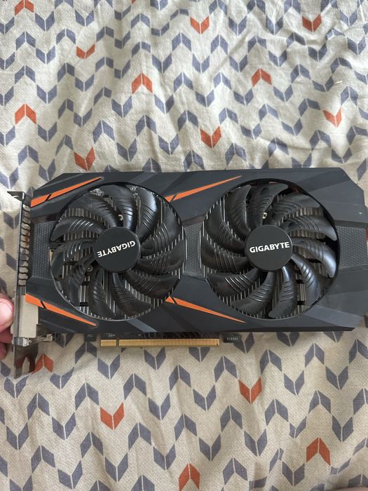 Відеокарта GTX 1060 на 3 гігабайти від gigabyte