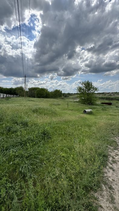 Земельна ділянка на березі річки