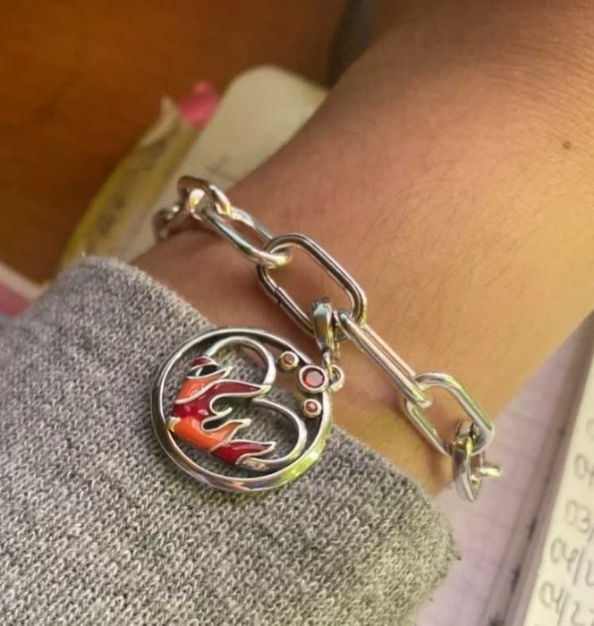 Pandora várias jóias e acessórios