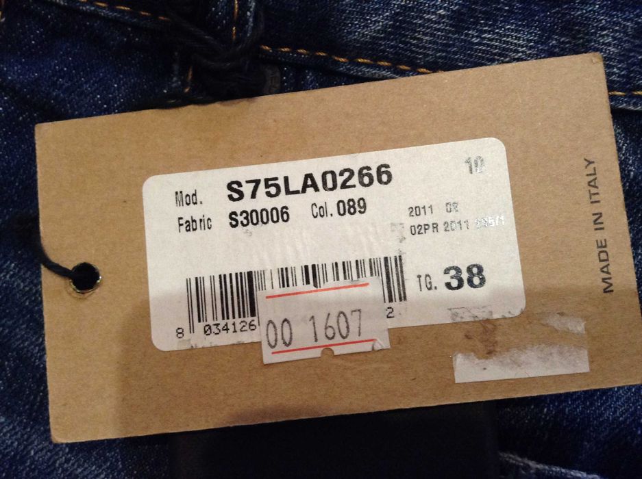 Dsquared2 джинсы оригинал. S (р. 38).