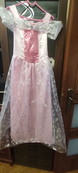 Sukienka na bal dla