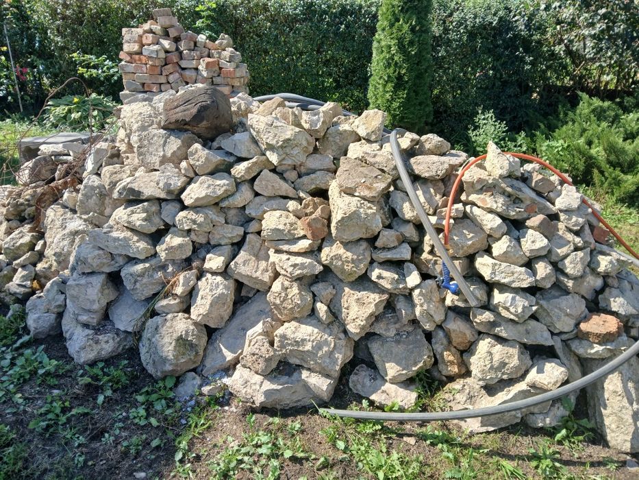 Камінь для будівництва, цегла