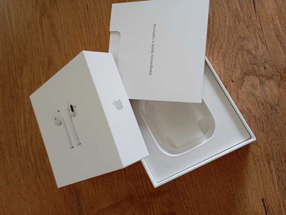 Pudełko do słuchawek AirPods firmy Apple