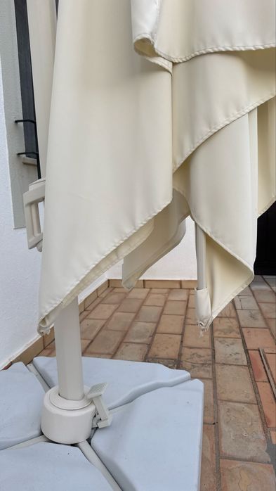Guarda-Sol de Jardim com Base – Branco/Bege