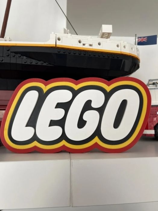 Logotipo LEGO impresso em 3D 
Decora o t
